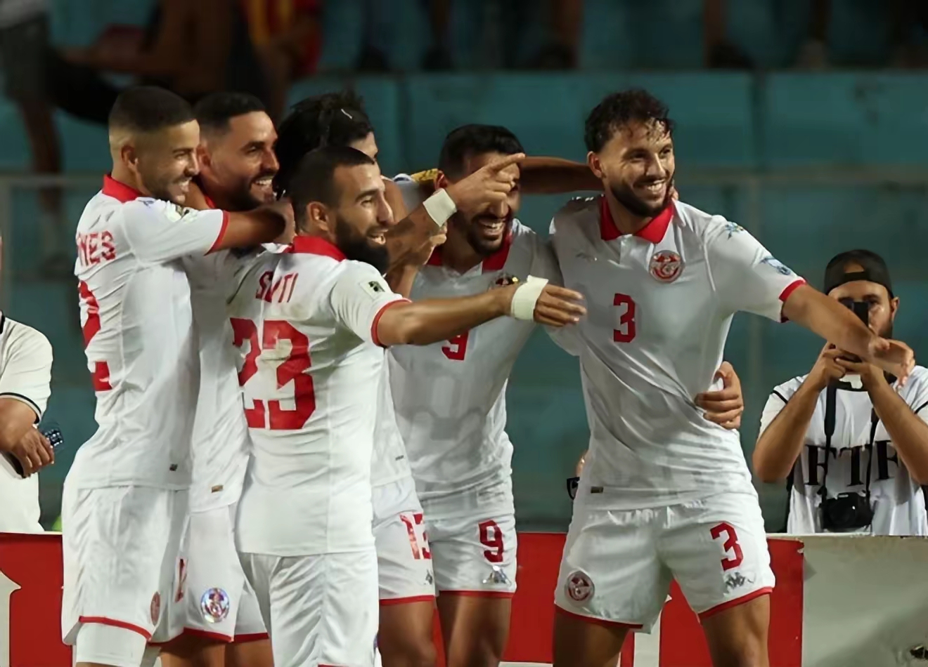 包含卡利亚里客场不敌帕尔马，近况令人担忧的词条